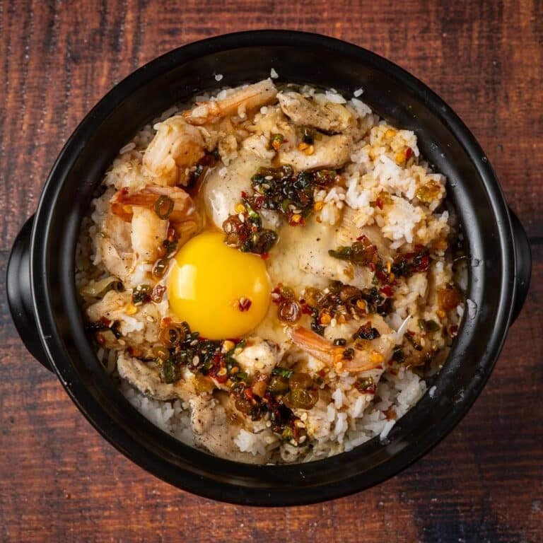 Clay pot rice in a clay pot
