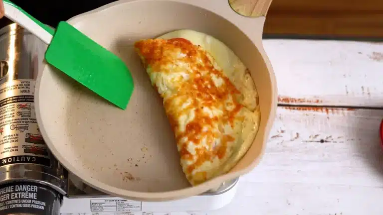 fold omelette