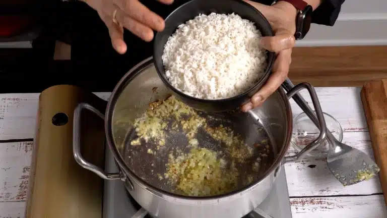 Hainanese chicken rice : add soaked rice