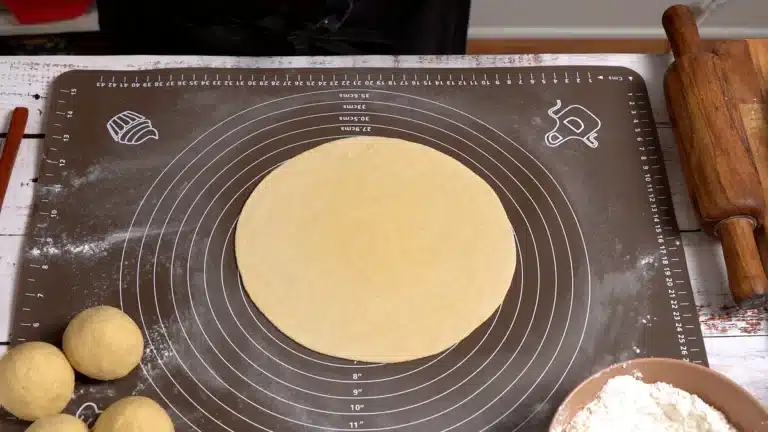 roll thin and large roti for turkish gozleme