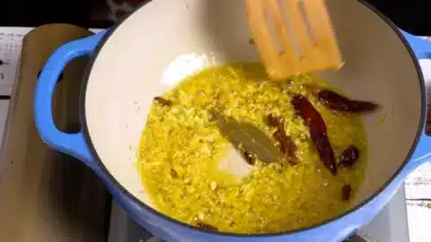 saute ginger and garlic untill golden 750x422 1
