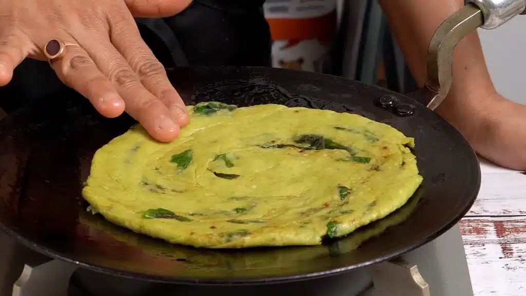 Oats Flaky Roti with Rich Taste of Basil (Taiwanese Inspired) flatten dough with palm