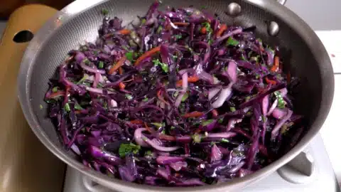 add green onion, coriander leaves, salt and pepper and bullion powder
