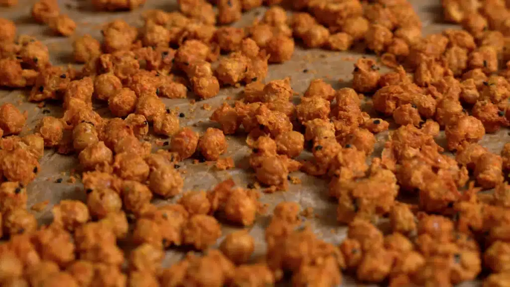 Baked Chickpeas - Better Than Popcorn baked crispy chickpeas