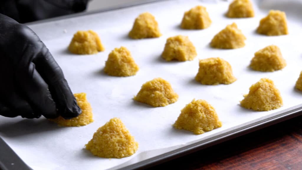 give a shape to mixture in a baking tray