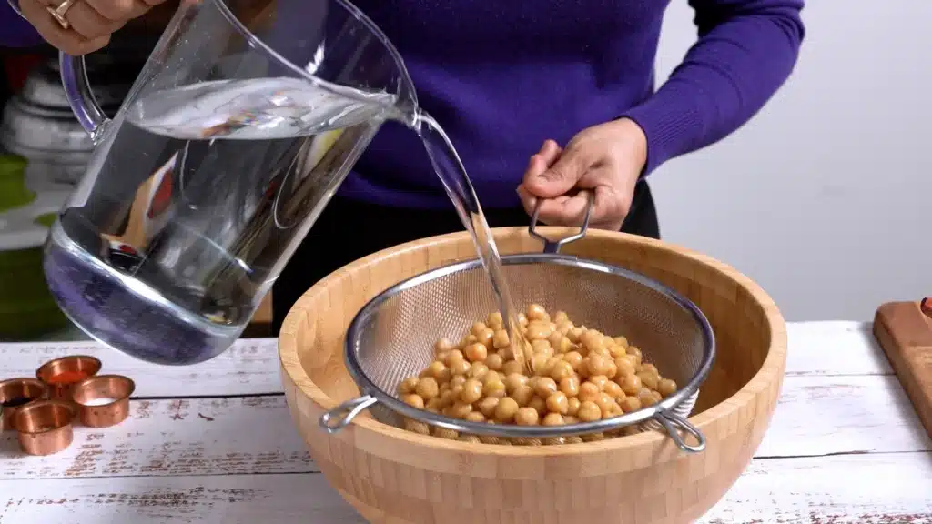 Baked Green Chickpeas : The Popcorn Upgrade washing chickpeas with water