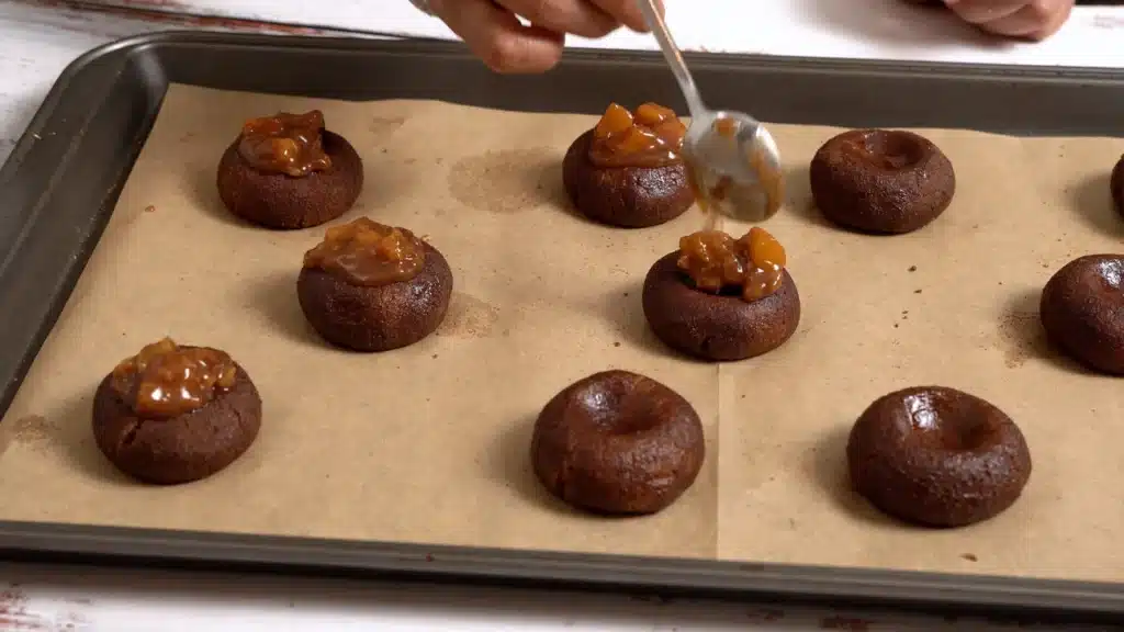 These Soft Pumpkin Pie Cookies Will Melt In Your Mouth, Really Delicious fill pumpkin mixture on cookies