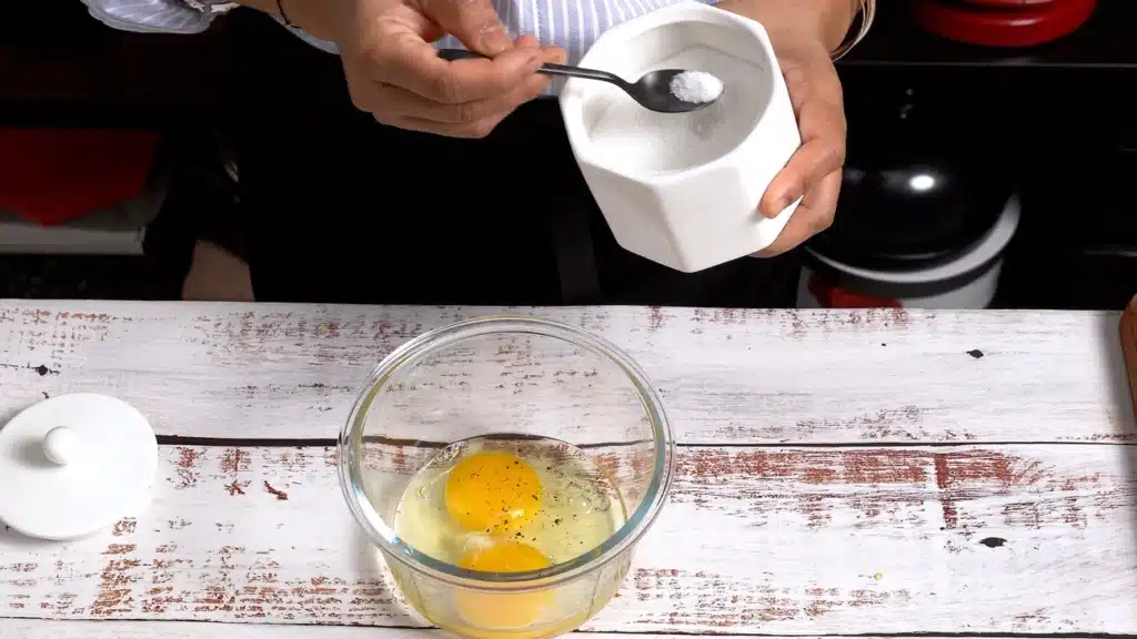 High-Energy Beaten Rice Omelette - Keeps You Full for Hours beat 2 eggs with salt and pepper