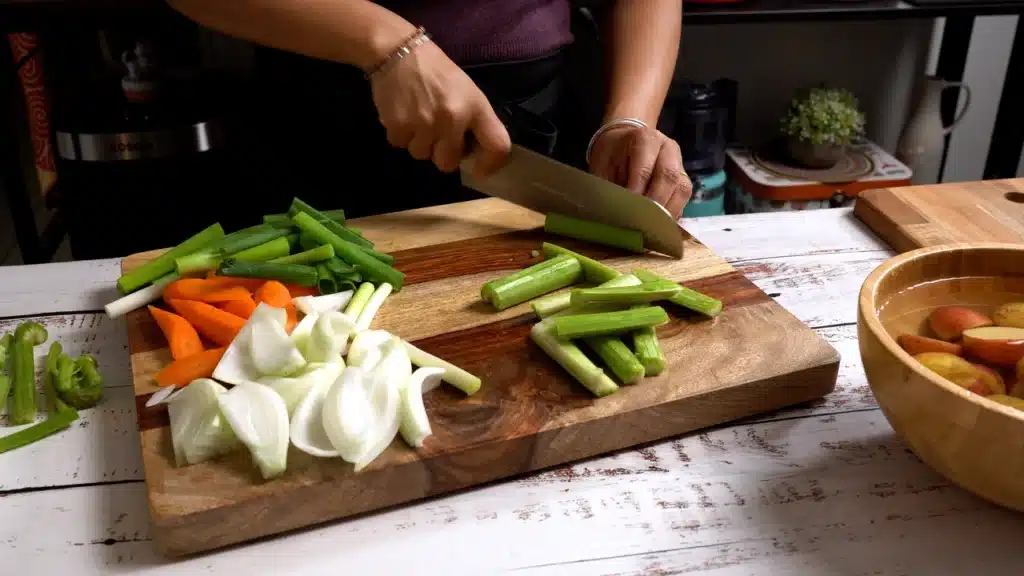 cut vegetables in big pieces