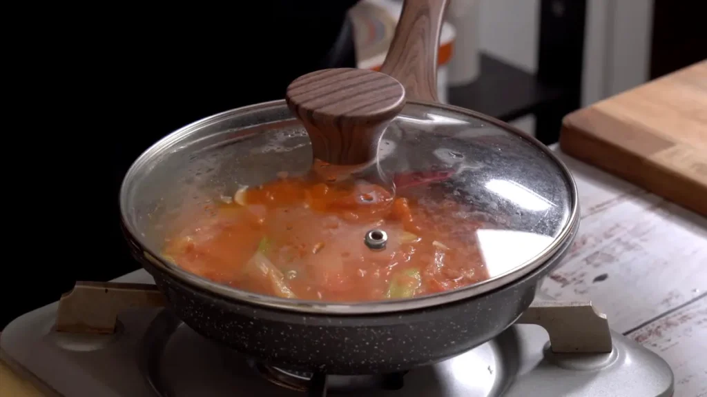 15 Min Dinner : Delicious Tomato Egg fry cover and cook until tomato turn soft