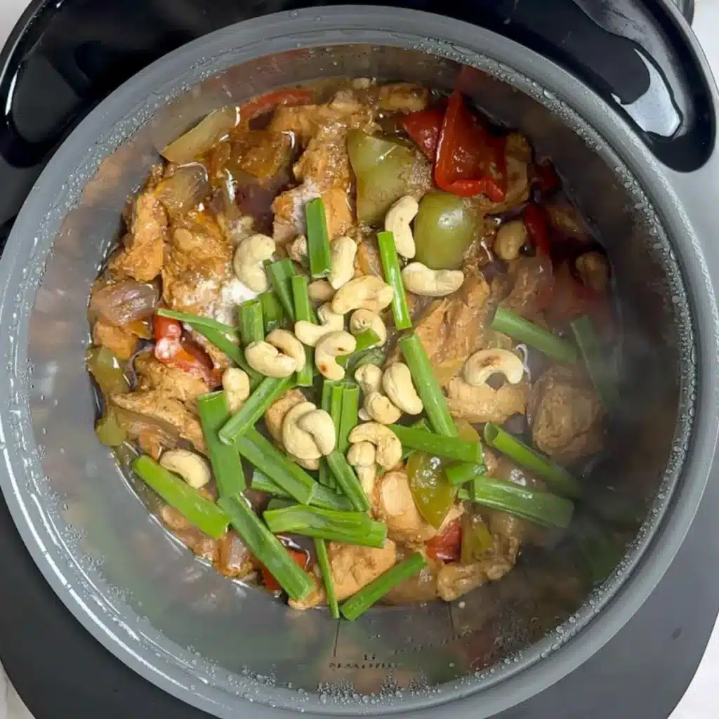 add conflour slurry , green onion , cashew