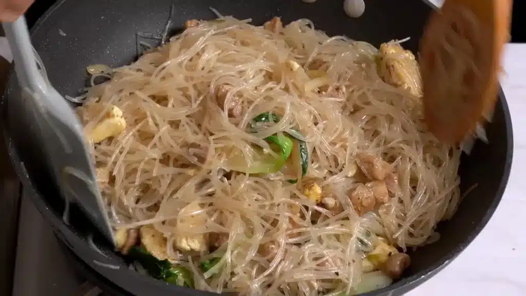 No Meat Thai Glass Noodles: Quick & Delicious 35-Min Recipe add prepared sauce and mix gently