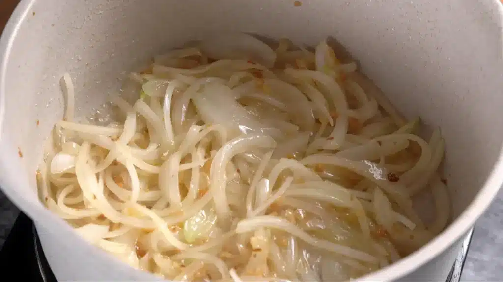 add sliced onion
