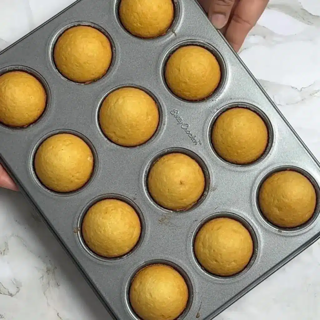 Cinnamon Muffins: #1 Easy & Quick Morning Treats bake at 350F