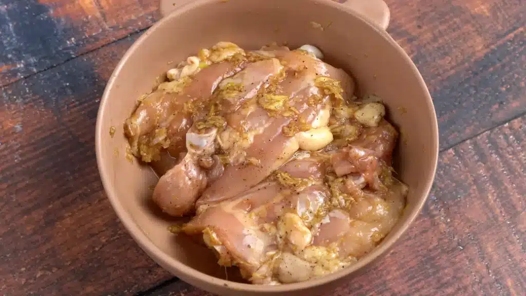 marinate chicken with garlic, soy sauce, vinegar
