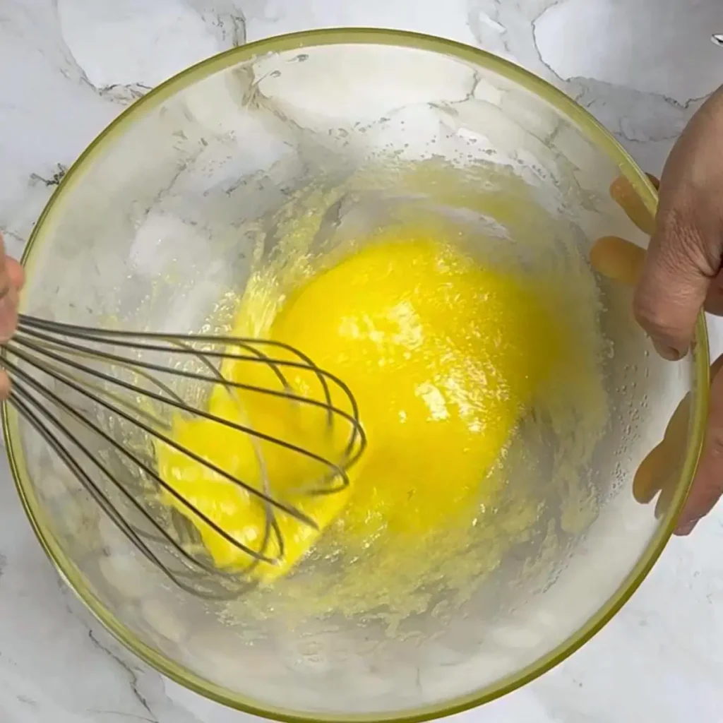 Cinnamon Muffins: #1 Easy & Quick Morning Treats mix sugar and egg