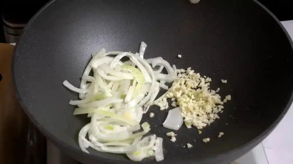 No Meat Thai Glass Noodles: Quick & Delicious 35-Min Recipe roast onion, garlic for few seconds