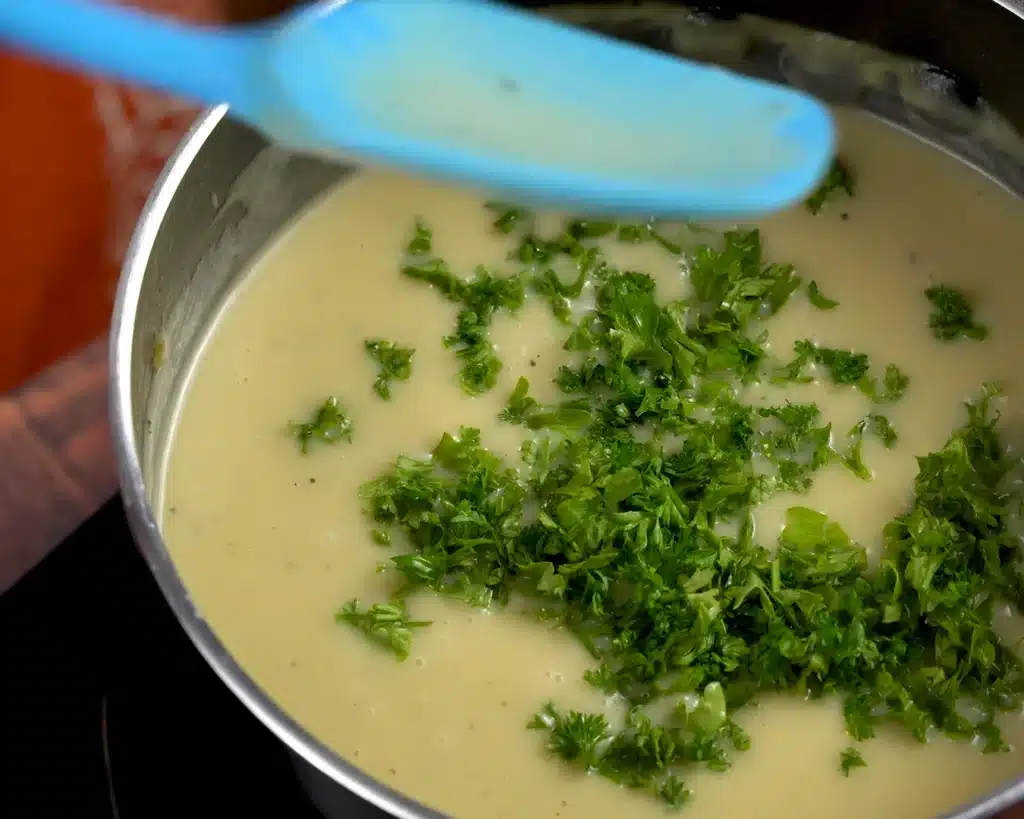 Leek and Garlic Soup 7 Mix in half a cup of cooking cream top the bowl with chopped parsley and enjoy your meal