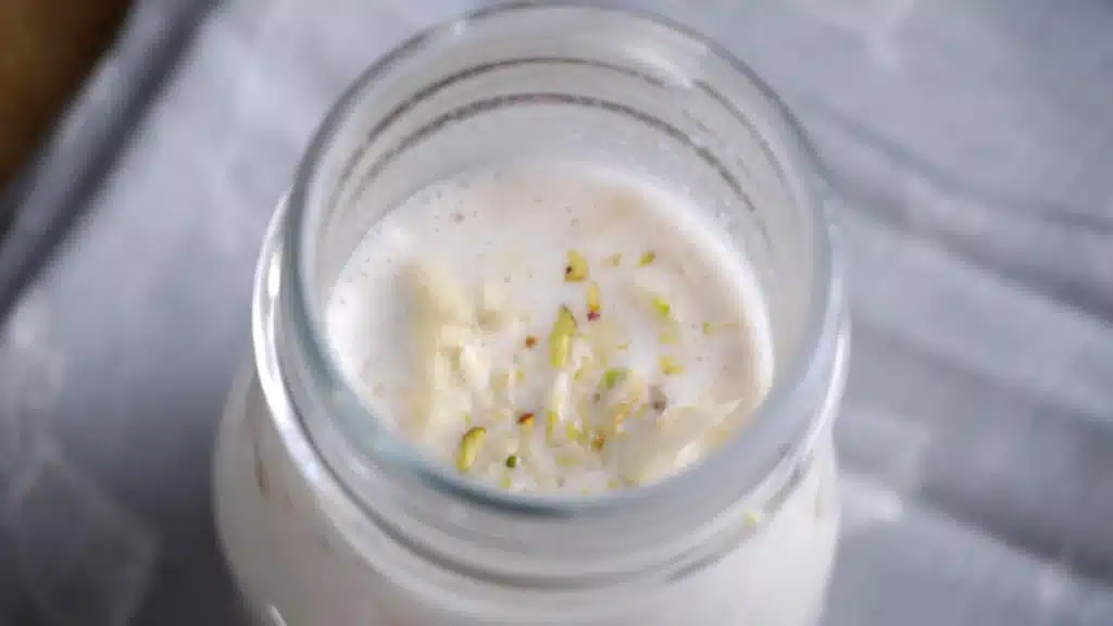 Banana Milk: Quick, Creamy & Easy Homemade Recipe enjoy banana drink