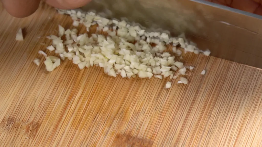 Rice Cake: Easy Sweet and Spicy Homemade Recipe finely mince garlic