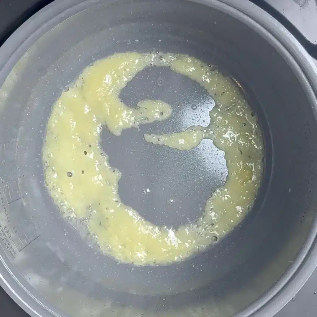 preheat pan add Oil, ginger garlic paste