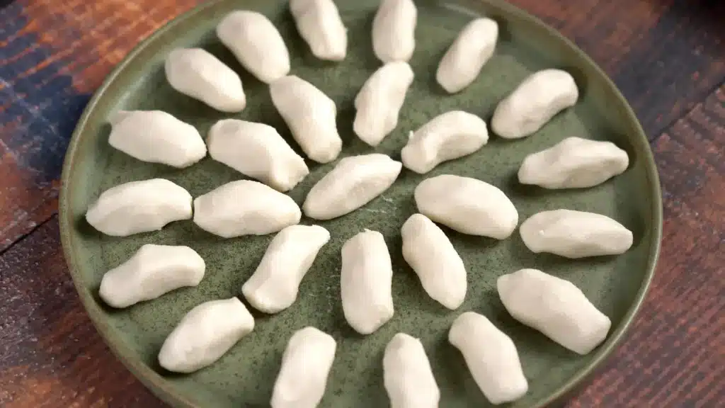 Rice Cake: Easy Sweet and Spicy Homemade Recipe shape dough into small pices, boil them