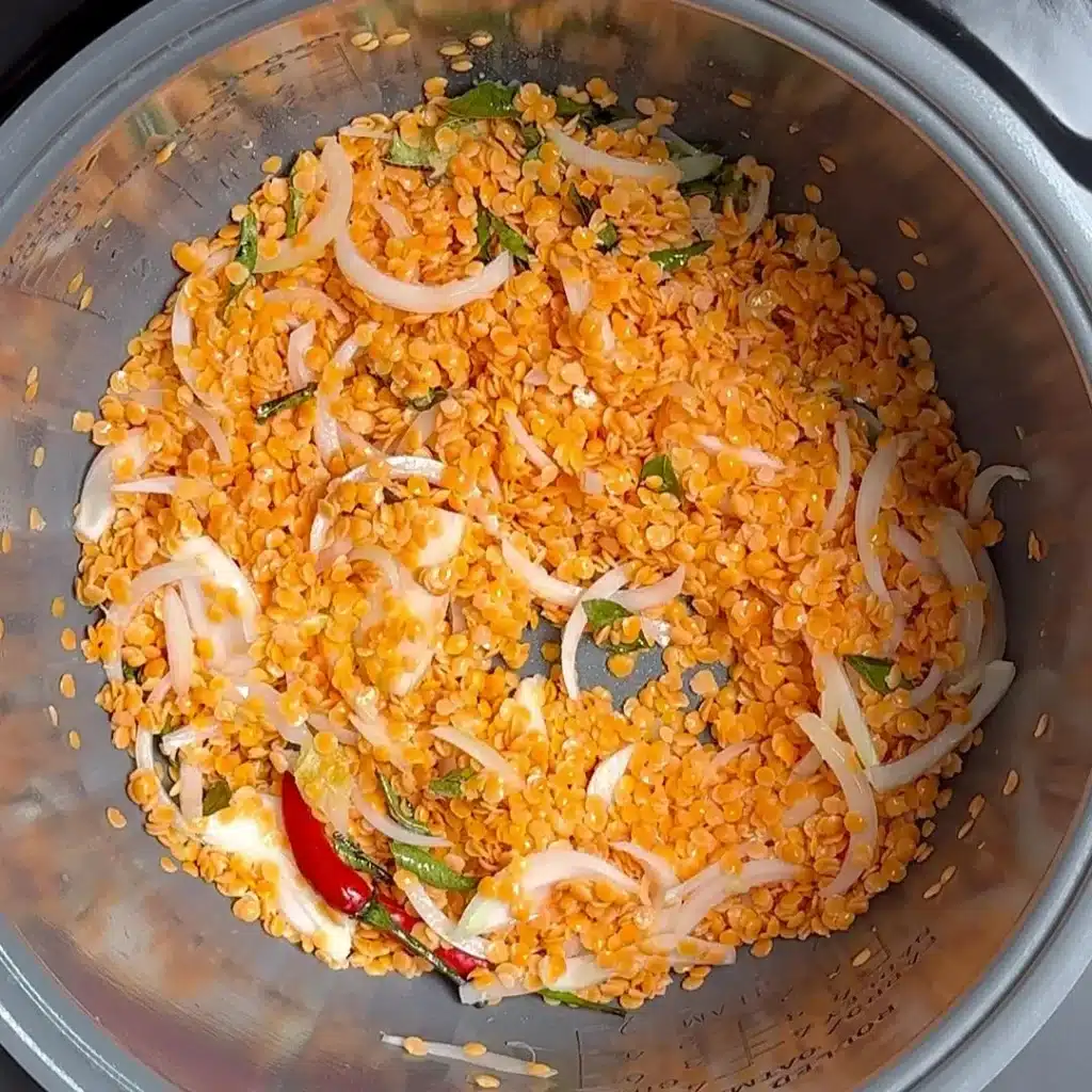 add curry leaves , onion, lentils