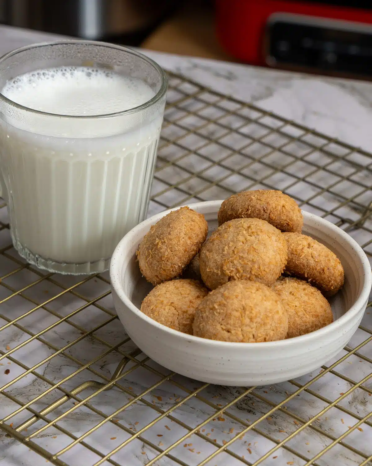 crispy coconut tea biscuits