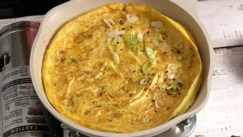 Try This Green Onion Omelette – It’s Really Good! green onion, chilli flakes , fold it