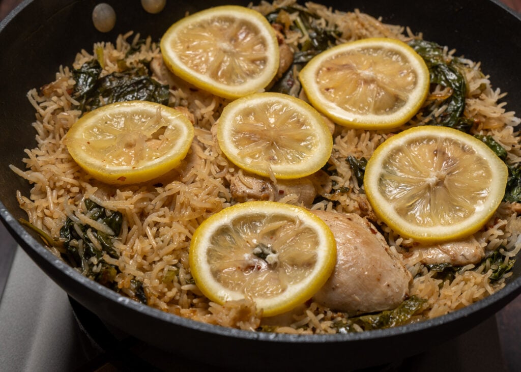 One Pan Spinach & Chicken Rice (Greek Inspired) One Pot Greek Chicken and Lemon Rice