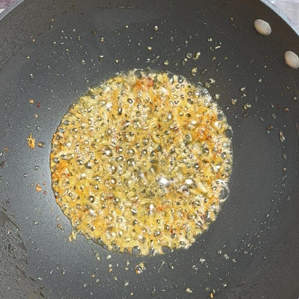 One Pan Spinach & Chicken Rice (Greek Inspired) now in same pan ,add oil with garlic