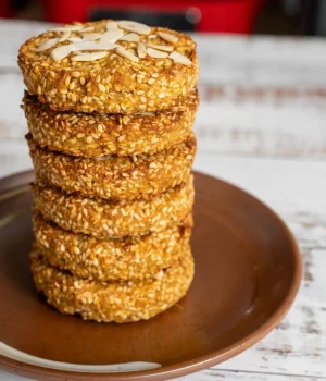 Mango sesame Cake